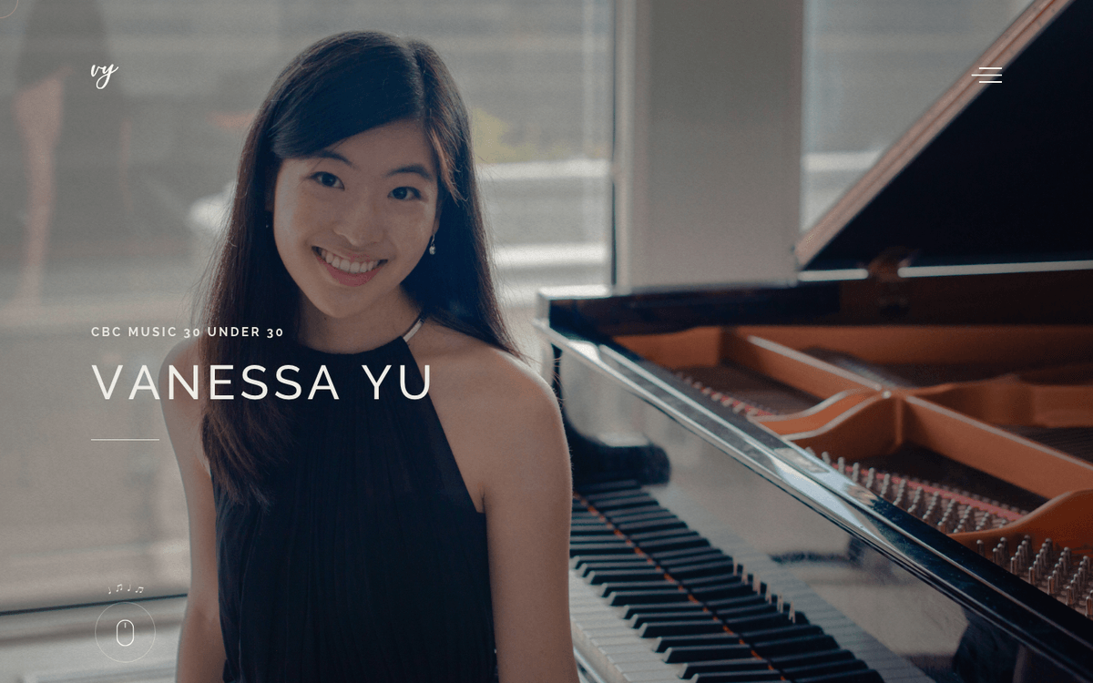 Vanessa Yu official website, full-screen hero portrait at the piano